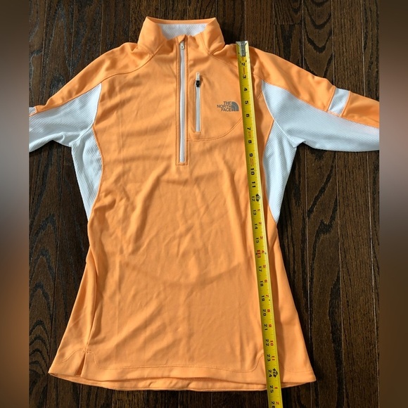The North Face Women’s S Pale Orange/White FlashDry 1/4 Zip Athletic Jacket - Picture 12 of 12